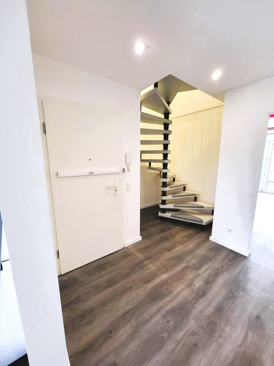 Eingangsbereich, Treppenaufgang Maisonettewohnung Duisburg