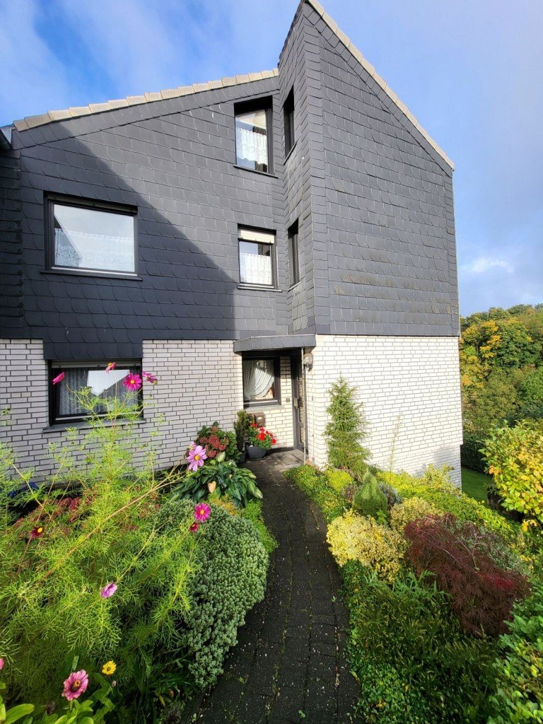Hauseingang Wetter Haus Attraktives 2-Familienhaus mit viel Potenzial in bevorzugter Lage von Wetter