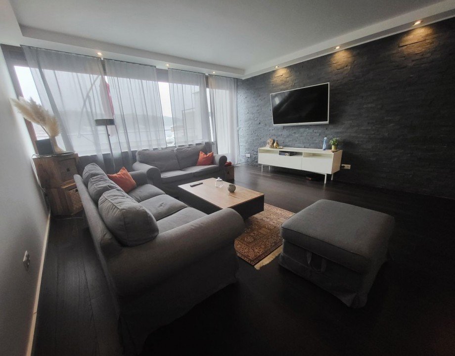 Wohnzimmer, Zugang zum Balkon Etagenwohnung Wetter