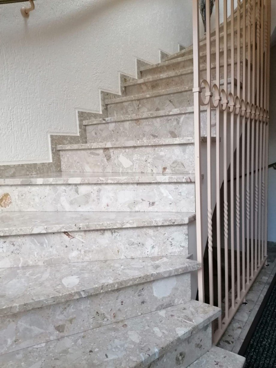 Hochwertige Stufen, Boden im Eingangsbereich Zweifamilienhaus Gevelsberg
