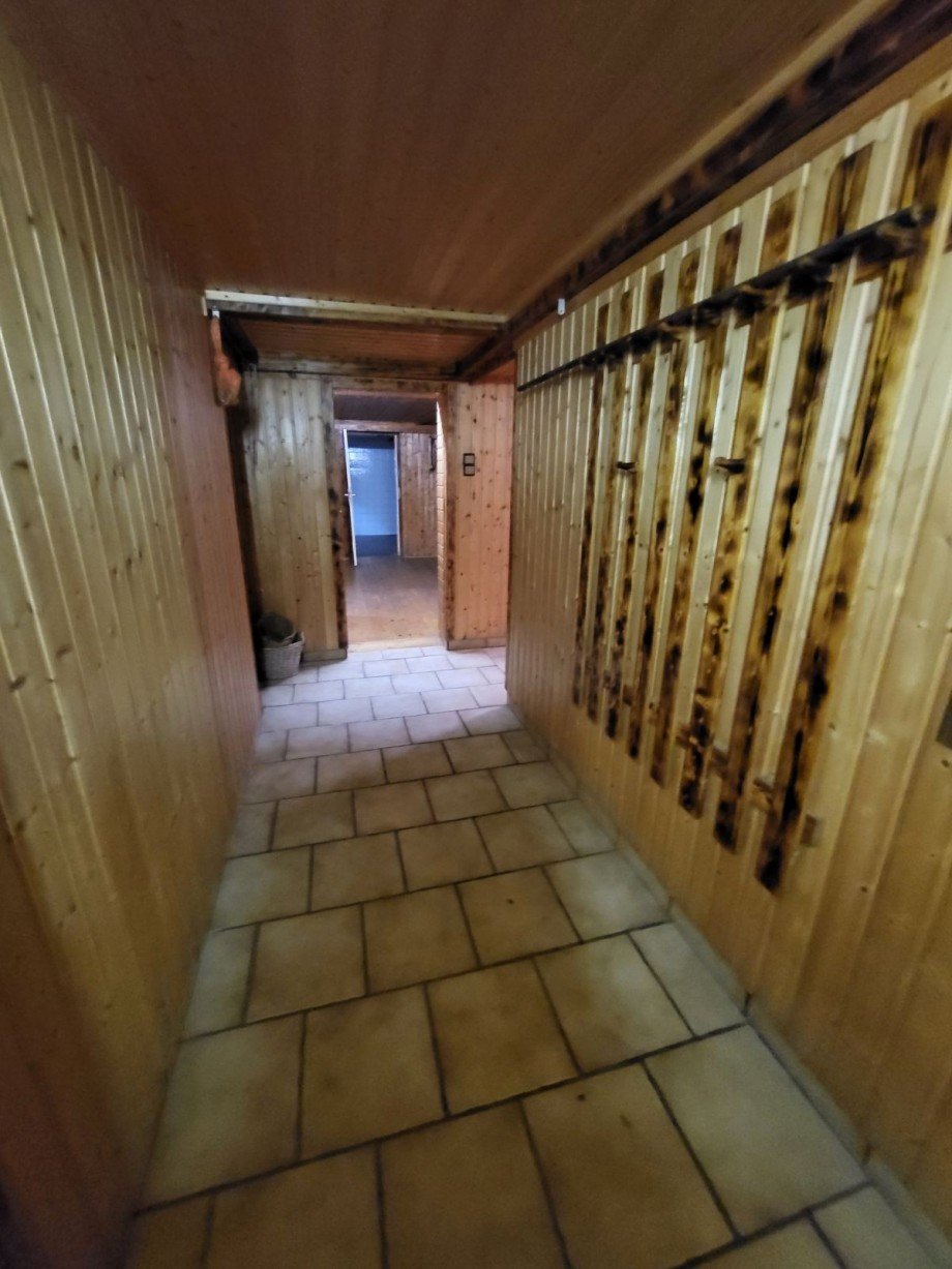 KG Holzverkleidung, Fliesenboden Einfamilienhaus Nordrhein-Westfalen - Sprockh�vel