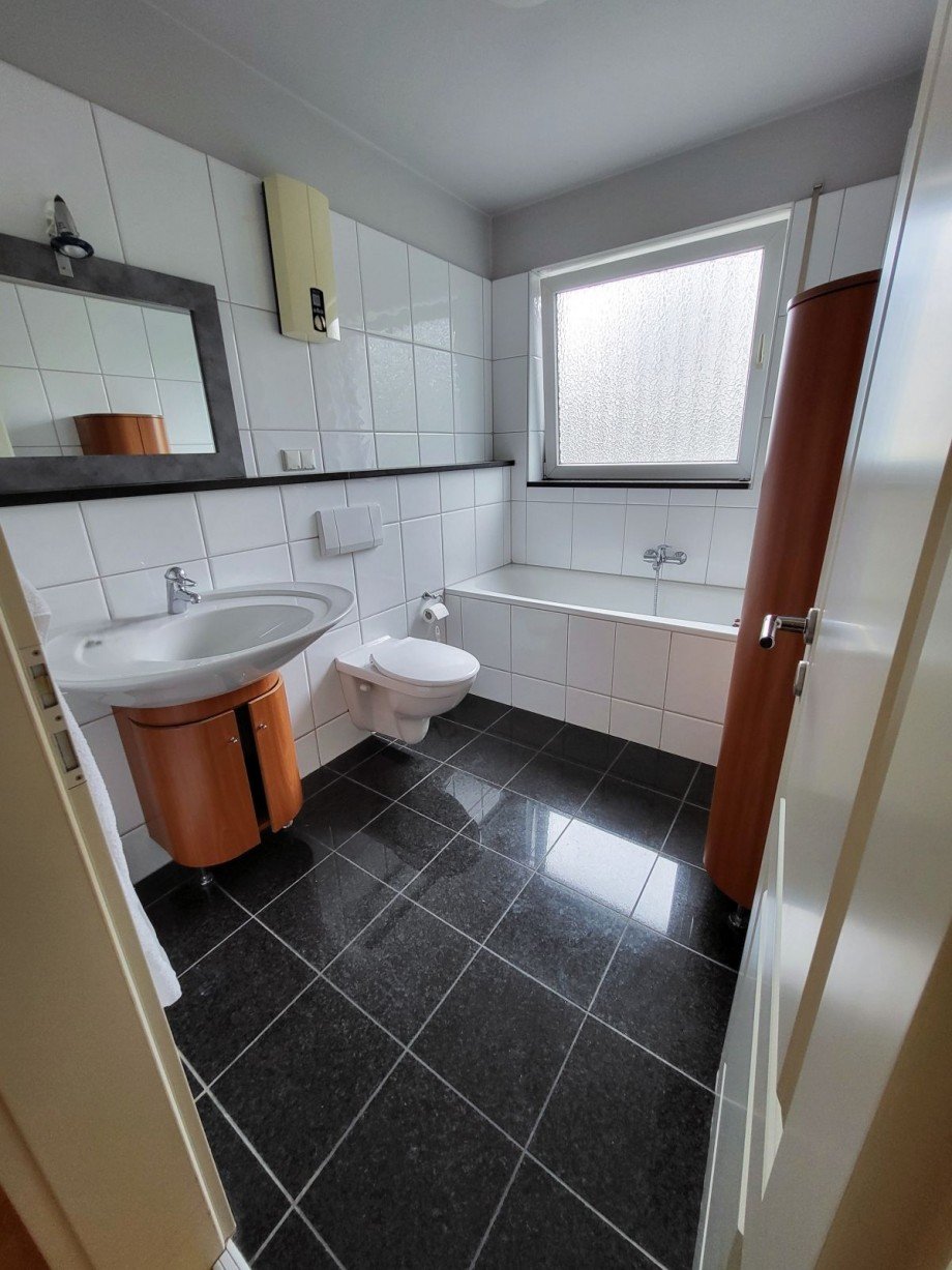Tageslichtbad mit Badewanne Etagenwohnung Wetter