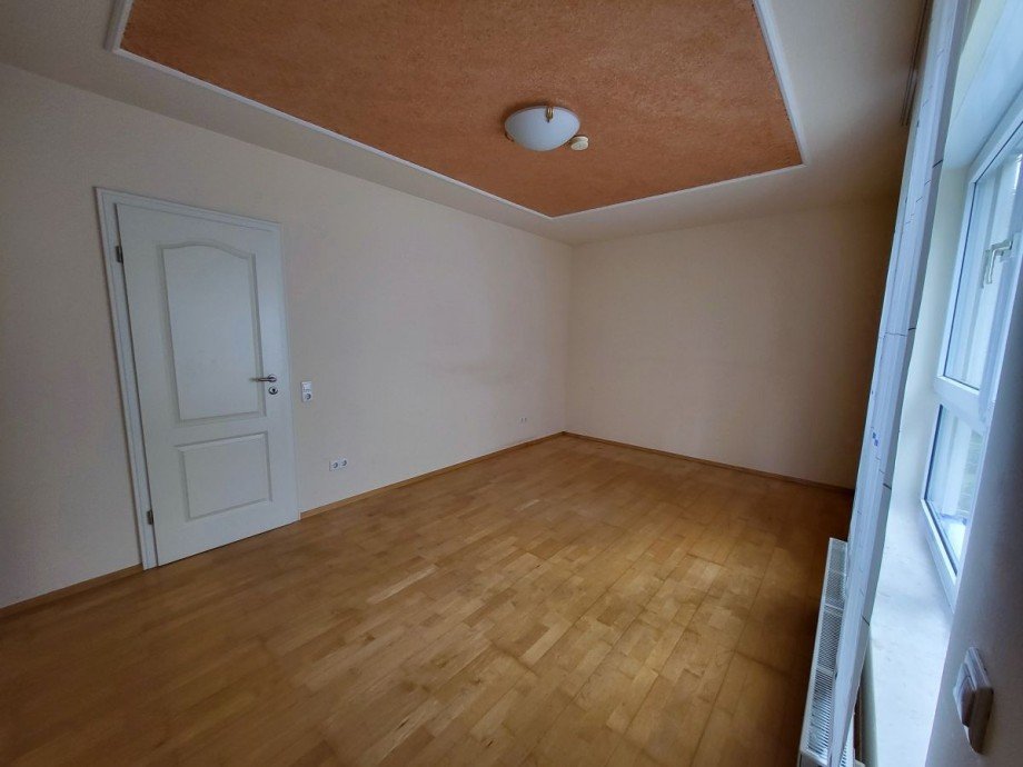 gro�es, helles Schlafzimmer Etagenwohnung Wetter
