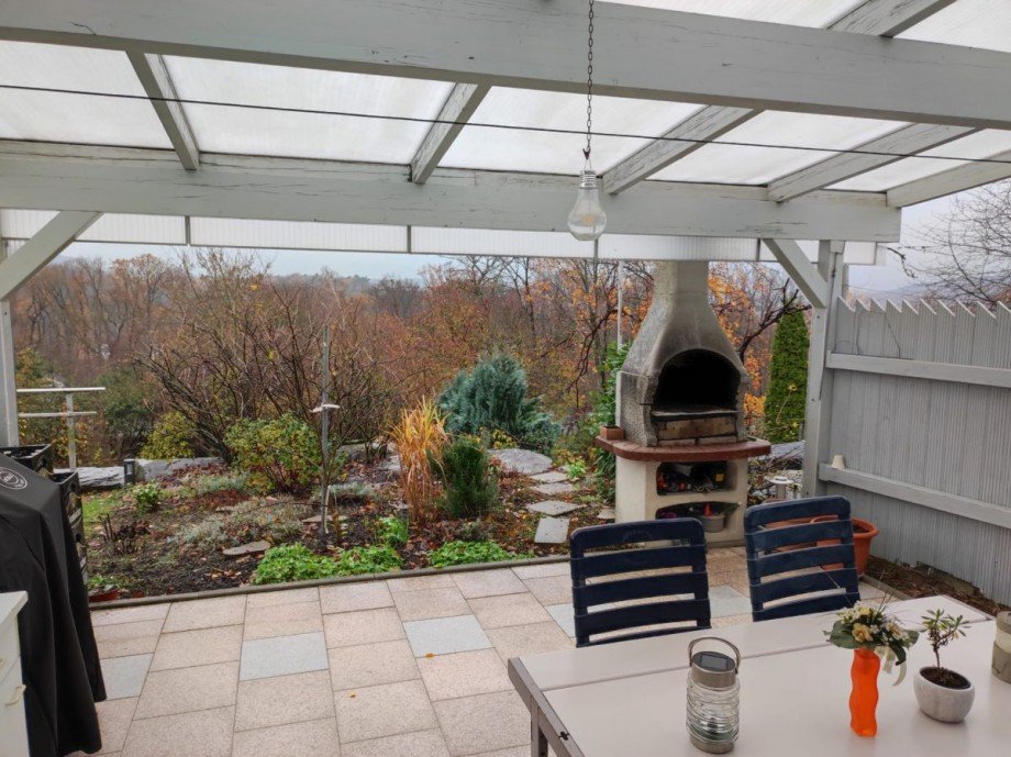 Terrasse mit �berdachung und Steingrill Reihenendhaus Wetter (Ruhr)