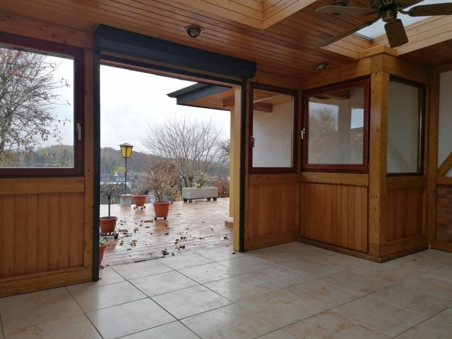 UG- Terrassenvorraum mit Rolltor Zweifamilienhaus Gevelsberg