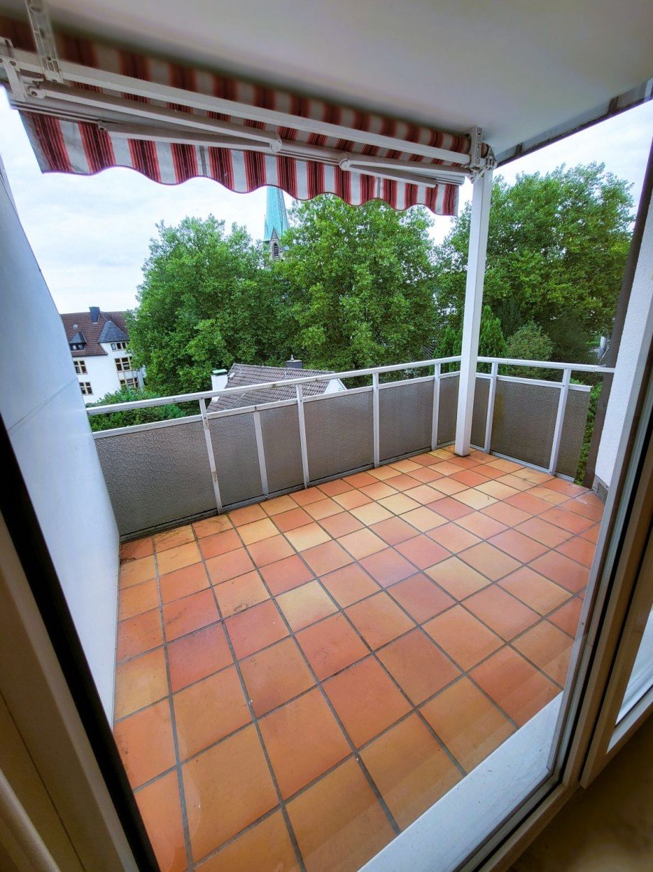 Balkon inklusive Markise Etagenwohnung Wetter