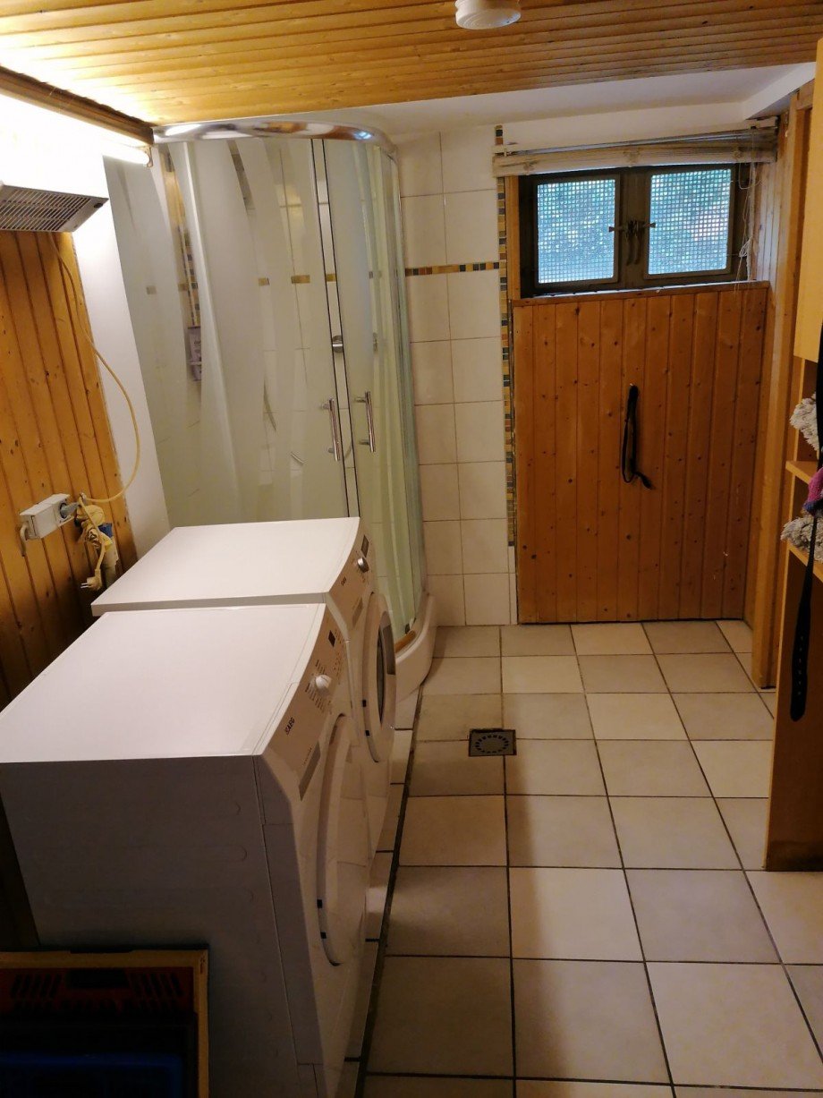 Haushaltsraum Keller mit Dusche Einfamilienhaus Sprockh�vel