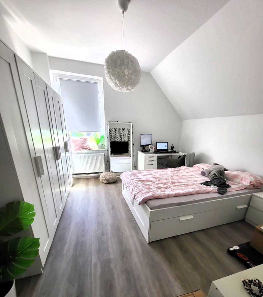 Schlafzimmer 1.OG Mehrfamilienhaus Wetter