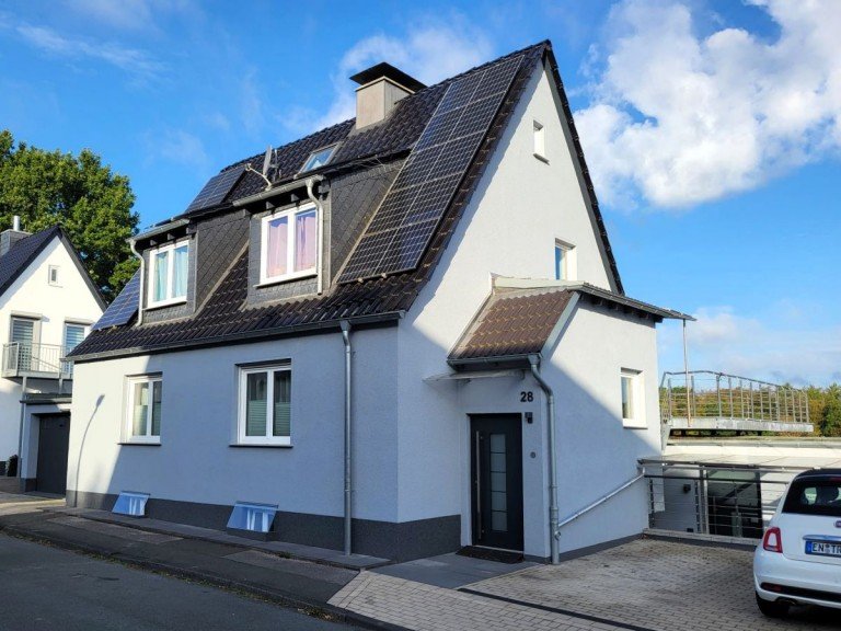 Ansicht Haus Wetter Einfamilienhaus Gro�z�giges Einfamilienhaus mit Dachterrasse, Waldblick und Sauna in Wetter-Grundsch�ttel