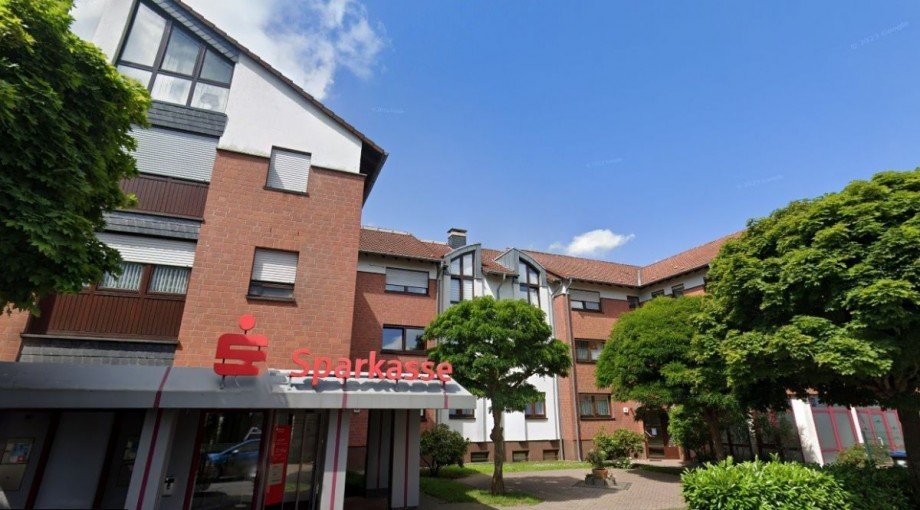 Ansicht Frontseite mit Gewerbeeinheit Erdgeschosswohnung Hattingen