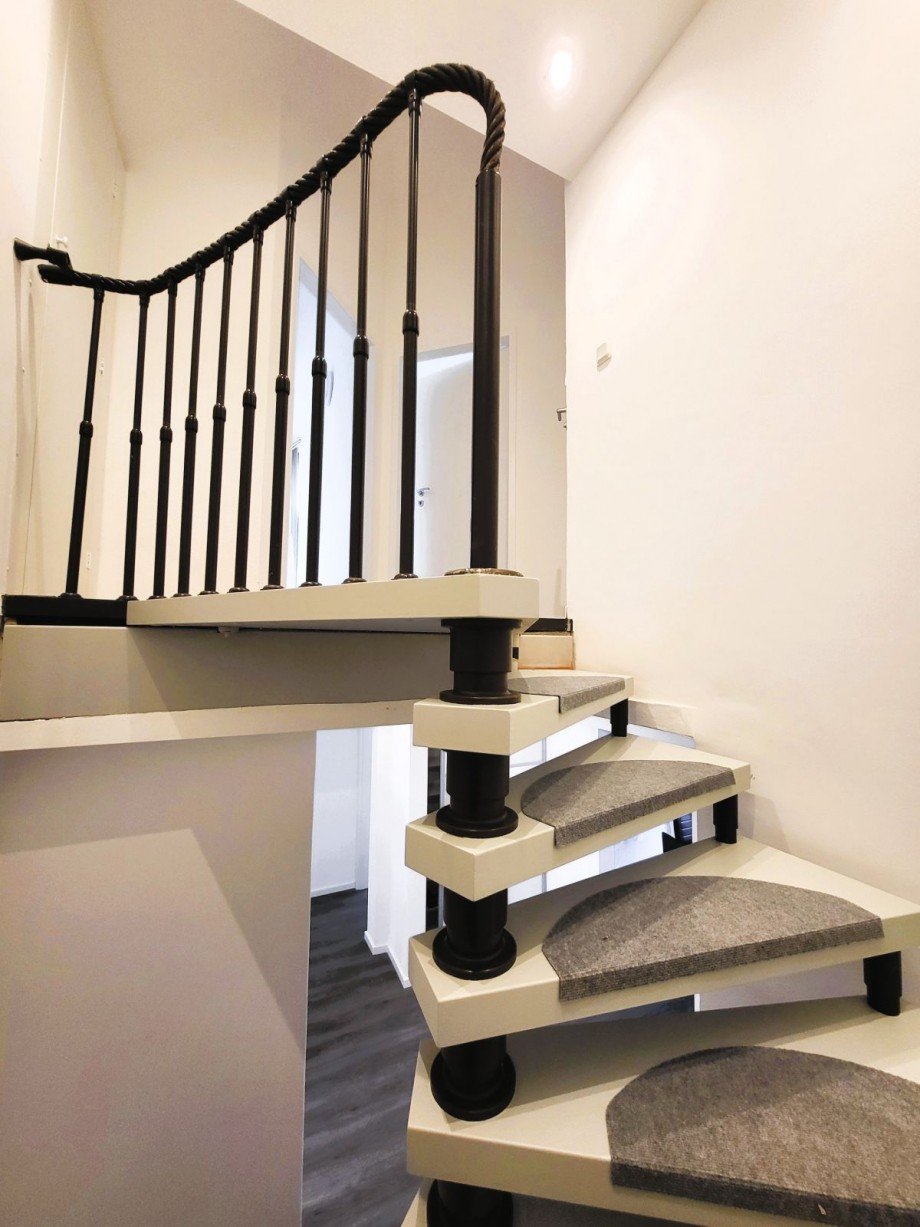 Treppenaufgang ins OG. Maisonettewohnung Duisburg