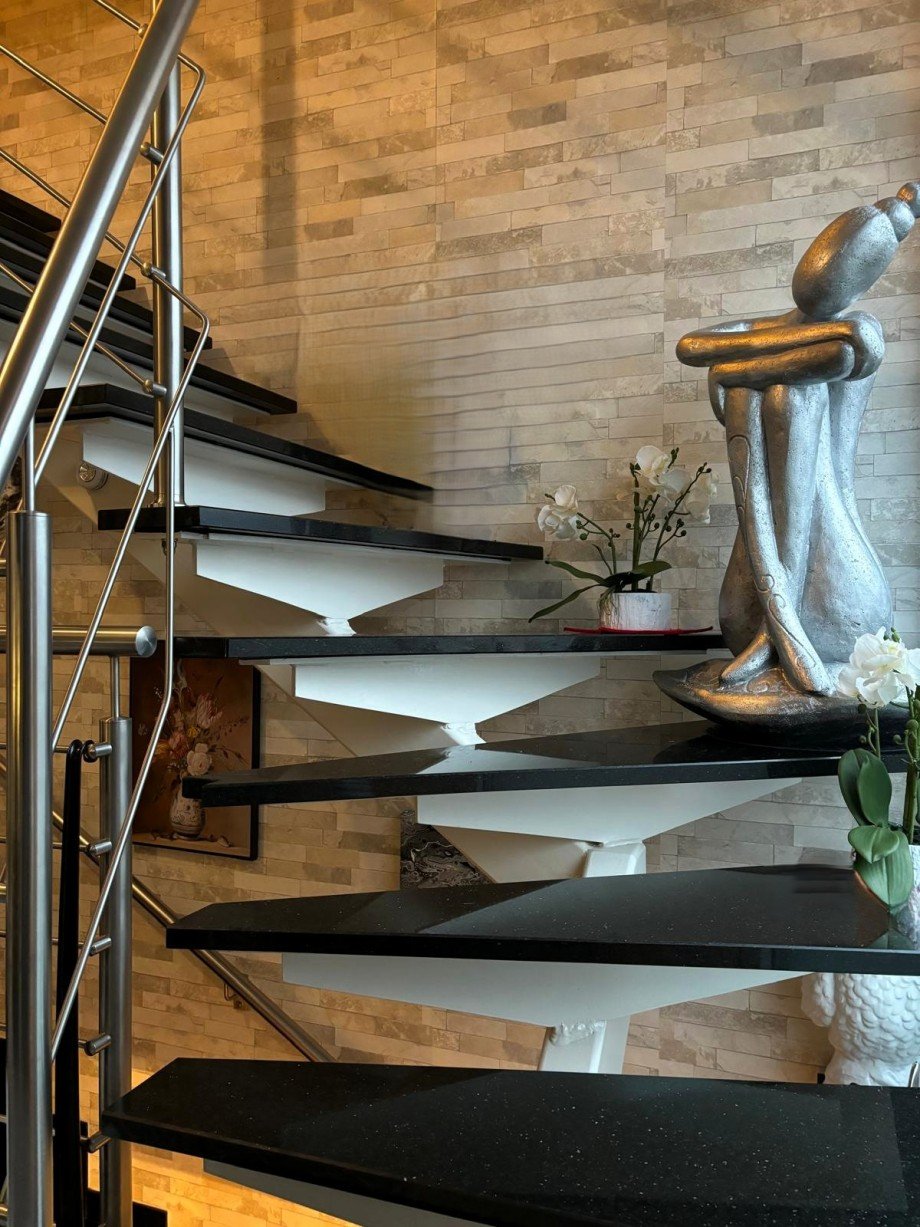 moderne Granittreppe Einfamilienhaus H�velhof