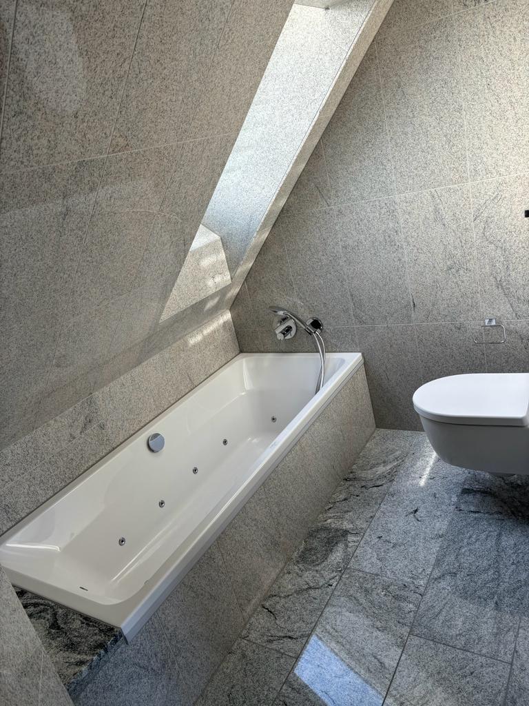 hochwertiges Bad DG mit Whirlwanne Maisonettewohnung Wetter (Ruhr)