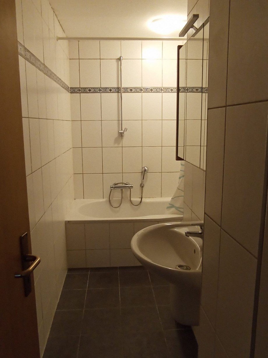 1.OG Wannenbad Haus Remscheid