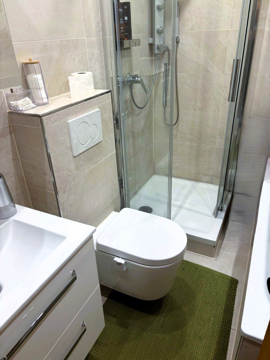 Dusch/Wannenbad links � Wohn- / Gesch�ftshaus Essen