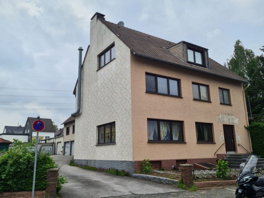 Frontansicht, Zufahrt Hinterhof Haus Remscheid