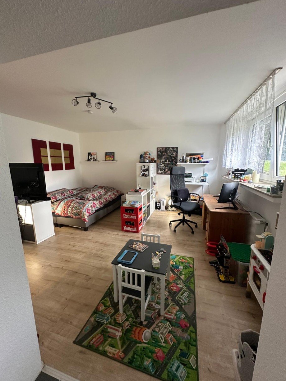 Wohnzimmer/Schlafzimmer Souterrainwohnung Wetter
