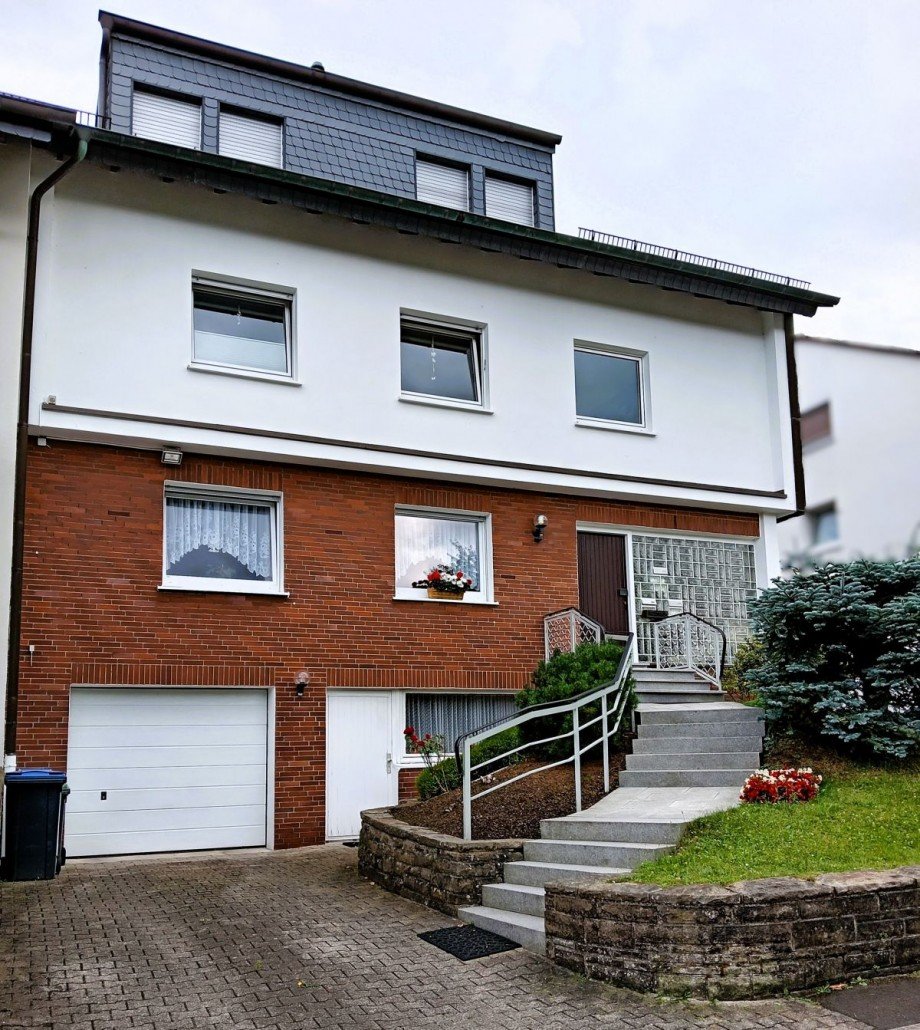 Hausfront Dachgeschosswohnung Wetter (Ruhr)