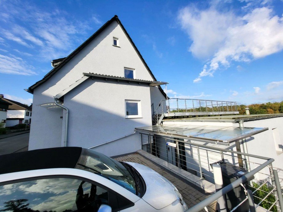 Aussenansicht mit Terrasse Einfamilienhaus Wetter